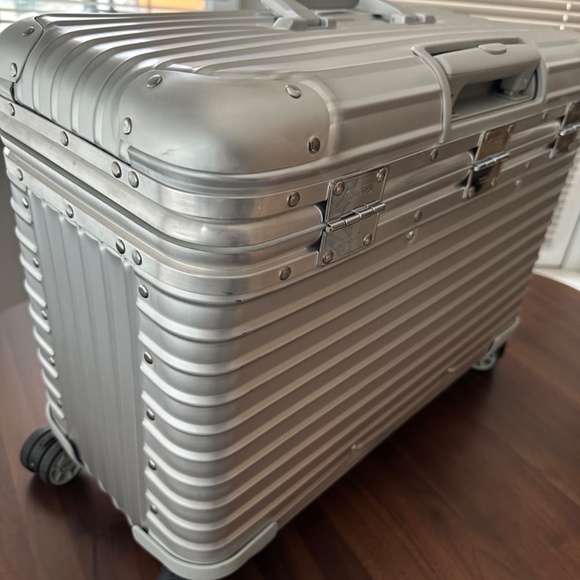 Rimowa Topas Pilot Case 37L - Picture 5 of 16